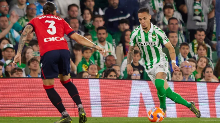 Antony se despede do Real Betis, manda recado aos torcedores e volta ao Manchester United