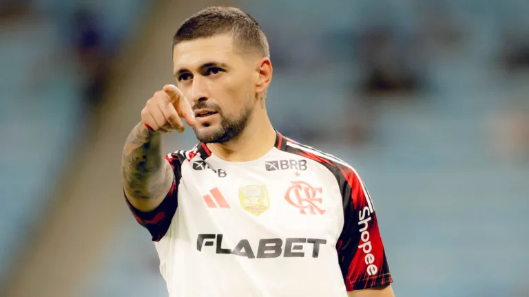 Arrascaeta, do Flamengo, tem mais participações em gols do que jogos no Brasileirão 2025