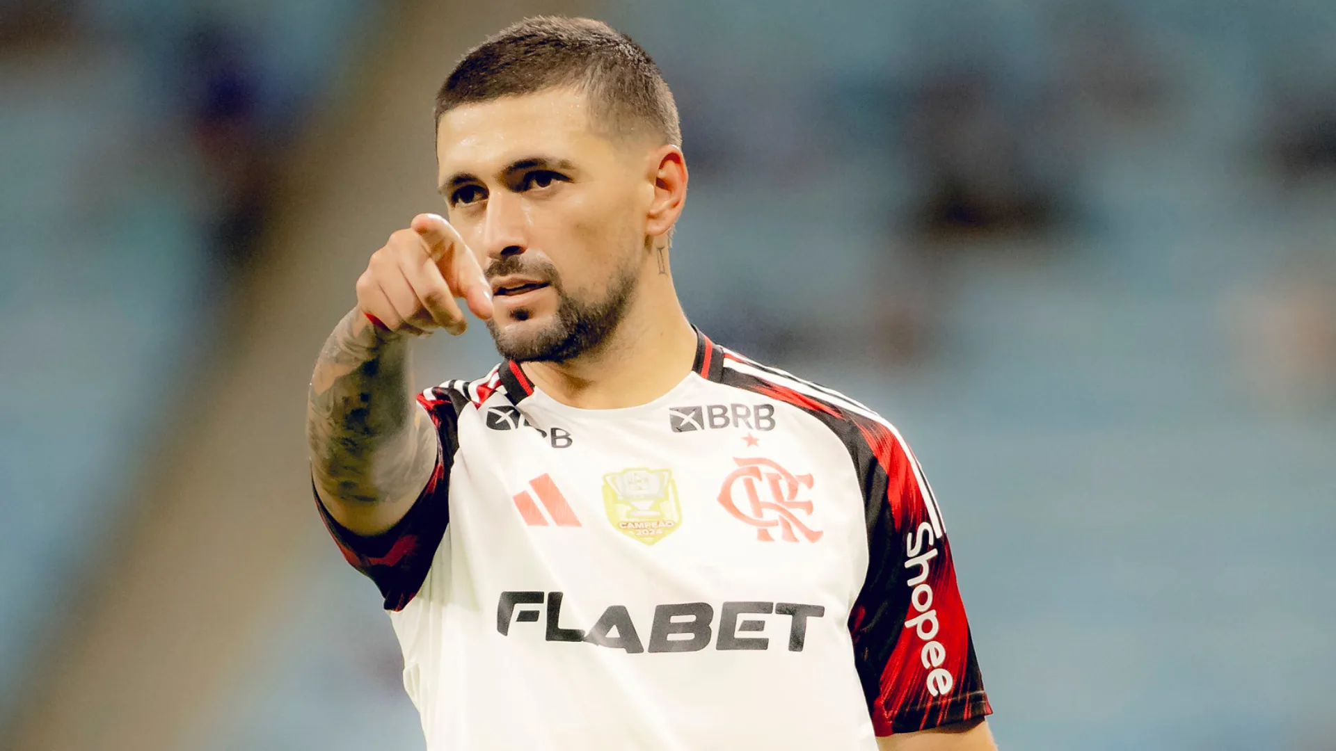 Arrascaeta, do Flamengo, tem mais participações em gols do que jogos no Brasileirão 2025