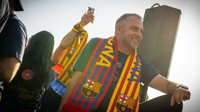 Barcelona renova contrato do técnico Hansi Flick até 2027
