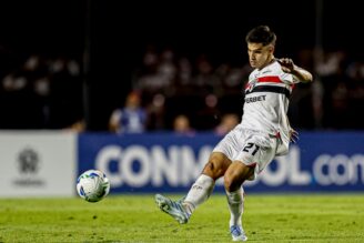bodadilla-jogando-foto-rubens-chiri-e-paulo-pinto-spfc-328x219.jpg
