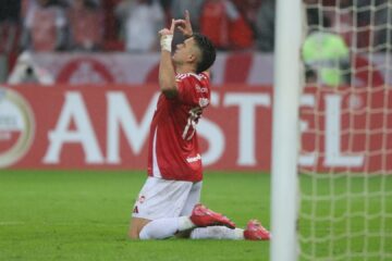Borré comemora gol contra o Bahia