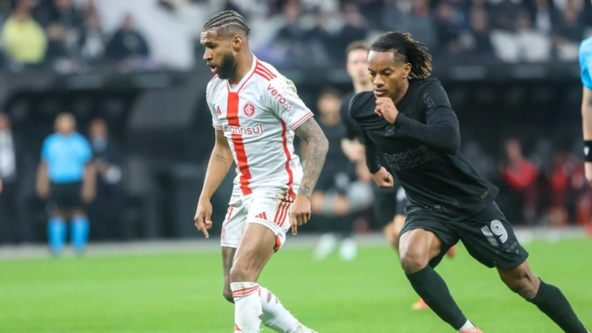 Cicinho surpreende com placar de Corinthians x Internacional no Brasileirão