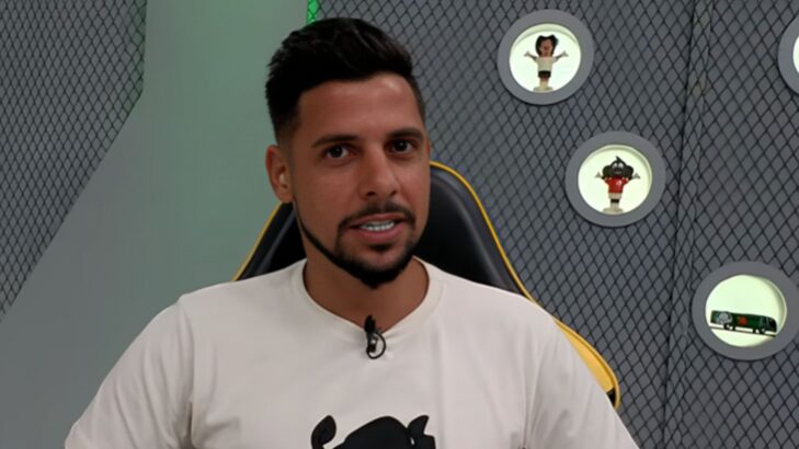 Cicinho reprova vaga cativa de “melhor do mundo” na seleção brasileira: “O que ele ganhou?” Cicinho reprova vaga cativa de “melhor do mundo” na seleção brasileira: “O que ele ganhou?”
