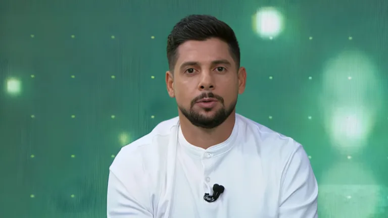 Cicinho elege meia fenômeno do Brasil hoje: “Qualidade”