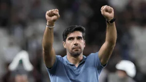 Cicinho elege técnico para substituir Abel Ferreira no Palmeiras