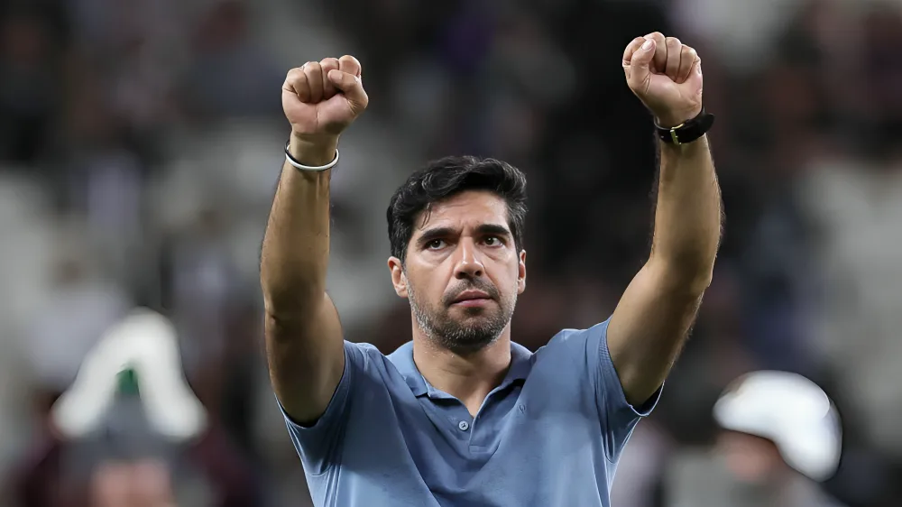 Cicinho elege técnico para substituir Abel Ferreira no Palmeiras