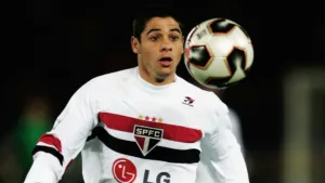 Cicinho revela títulos que seria ‘frustrado’ se não tivesse ganhado: “Minha realização profissional”