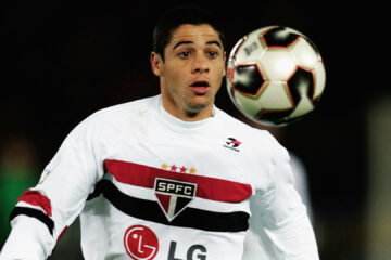 Cicinho em jogo do São Paulo no Mundial de 2005
