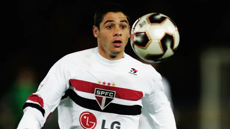 Cicinho revela títulos que seria ‘frustrado’ se não tivesse ganhado: “Minha realização profissional”