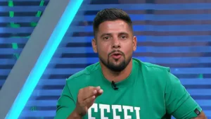 Cicinho sinaliza possível campeão da Libertadores: “Sem dúvidas”