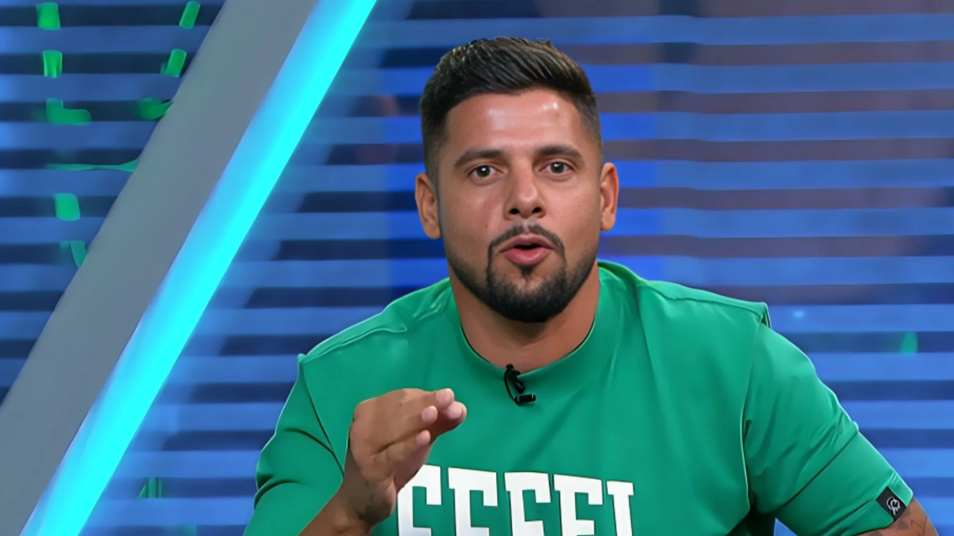 Cicinho sinaliza possível campeão da Libertadores: “Sem dúvidas”