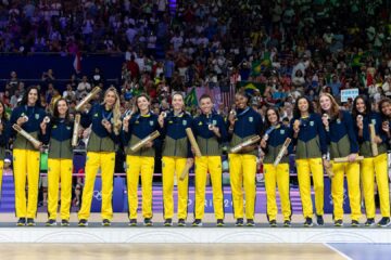 COB com antigo uniforme