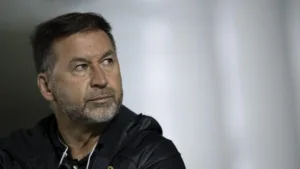 Quesada é sincero sobre dois nomes especulados no Corinthians: “Problema”