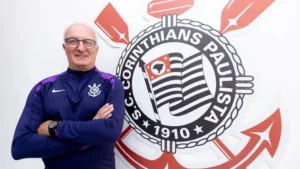 Quesada cita jogador que pode retornar ao Corinthians: “Quer voltar”