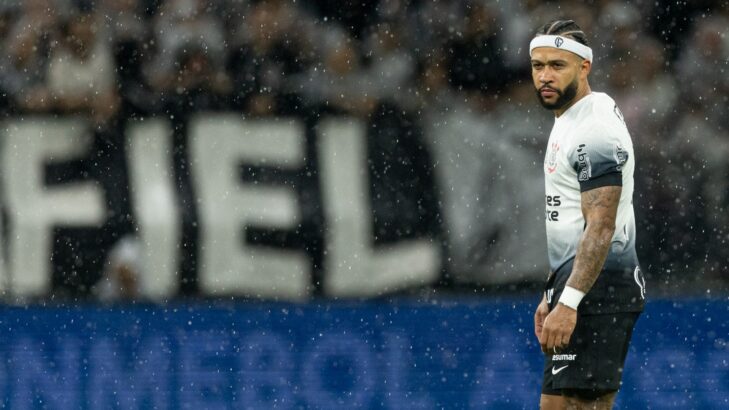 Corinthians: Casagrande critica partida de Memphis Depay na Sul-Americana e pede mais vibração ao jogador