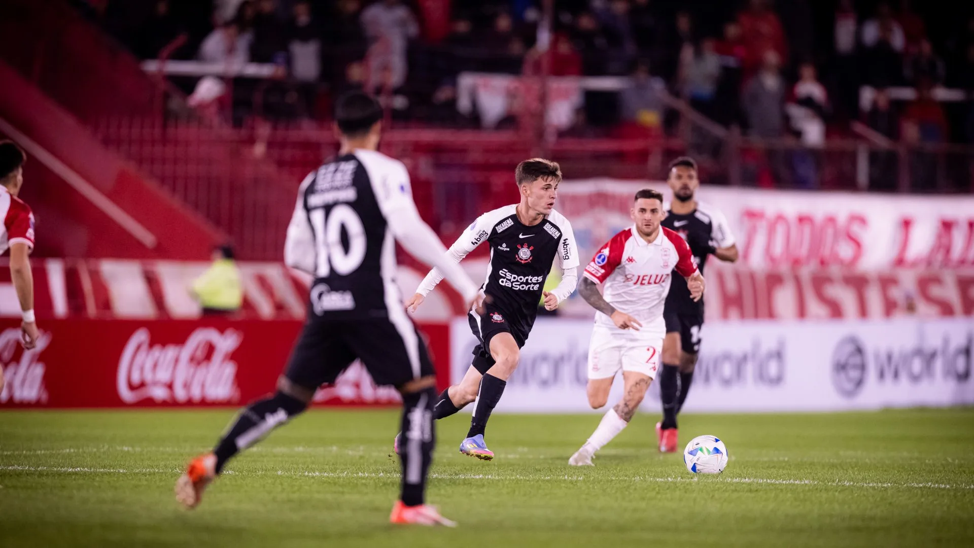 Corinthians perde quase R$ 3 milhões e calendário com eliminação na Sul-Americana