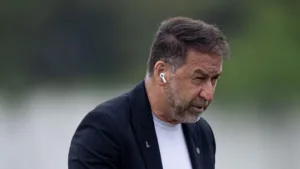 Corinthians vive dias decisivos nos bastidores após afastamento de Augusto Melo; entenda