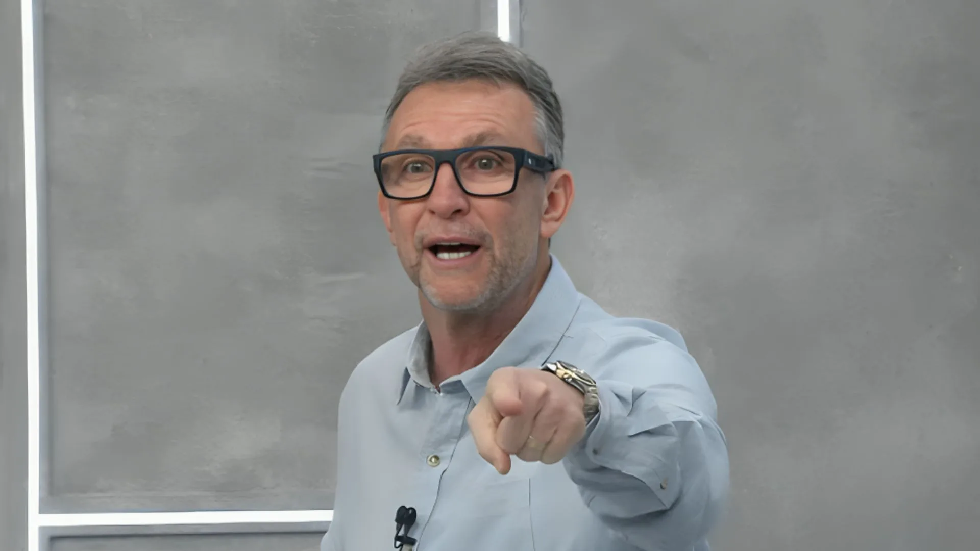 Craque Neto aponta camisa 10 que impressiona no Brasil hoje