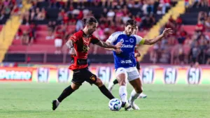 Cruzeiro atropela Sport e cola no topo do Brasileirão