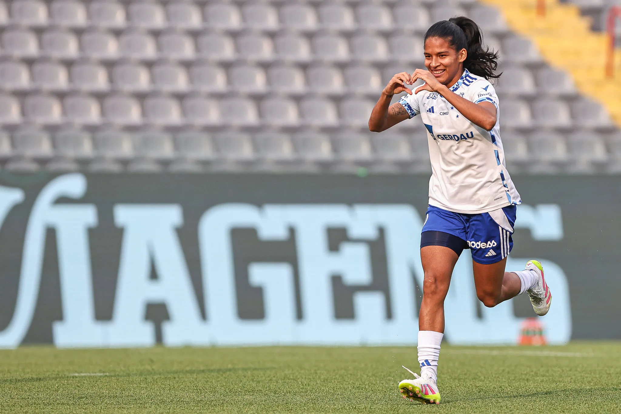 Cruzeiro derrota o Palmeiras fora de casa e se mantém invicto na competição