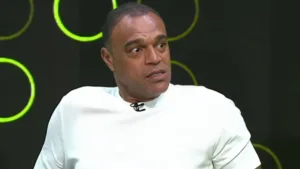 Denílson vê camisa 9 do Brasileirão capaz de ganhar chance na seleção de Ancelotti: “Letal”