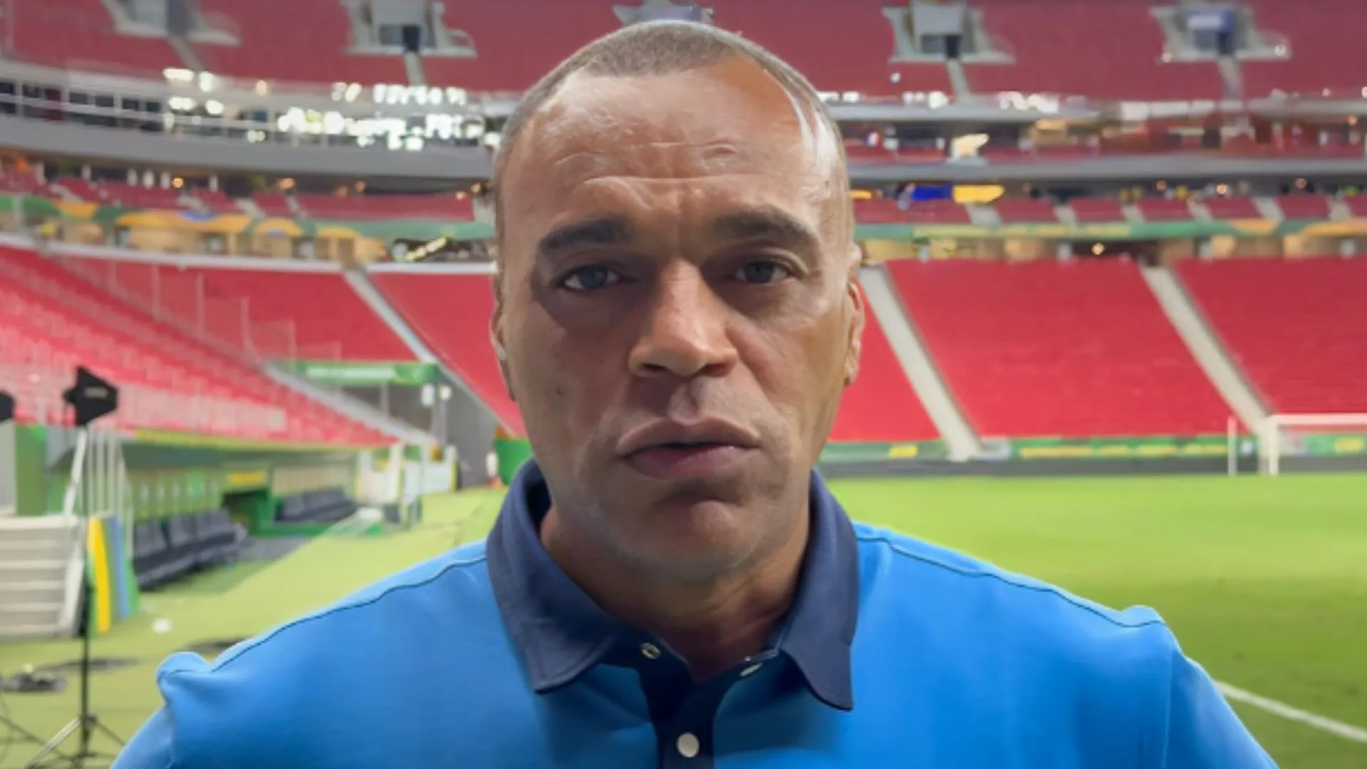 Denílson prevê camisa 9 “esquecido” por Ancelotti ganhando vaga na seleção brasileira: “Protagonista”