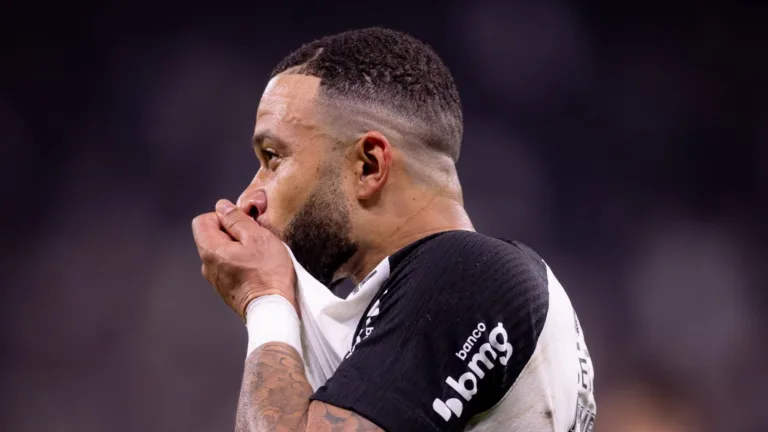 Casagrande coloca Depay abaixo de Yuri Alberto em importância no Corinthians: “Estou indignado”