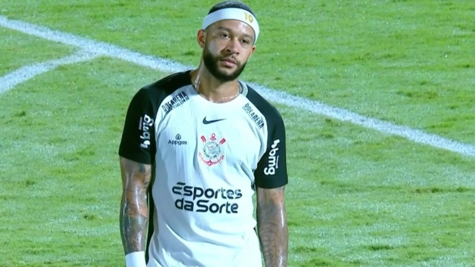 Depay perde pênalti de cavadinha e situação no Corinthians motiva “cornetada”: “Terra de ninguém”