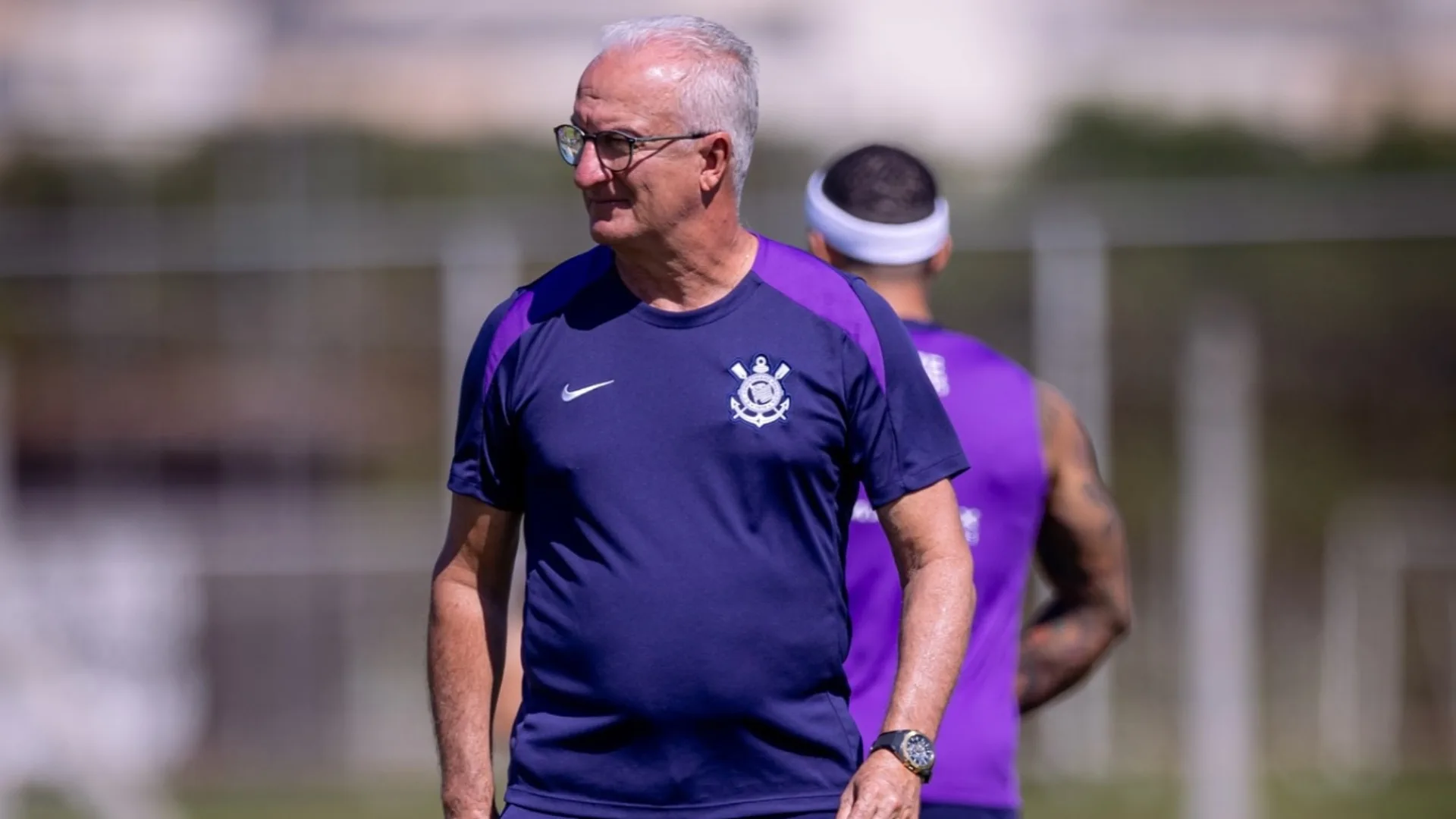 Dorival Júnior monitora Gui Negão e mais três jogadores da base do Corinthians que reforçam o treino do profissional
