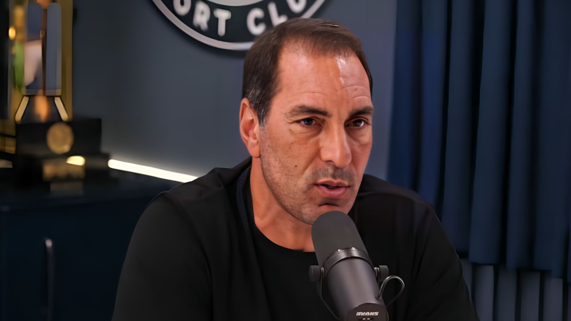 Edmundo indica time afundando no Brasileirão: “À deriva”