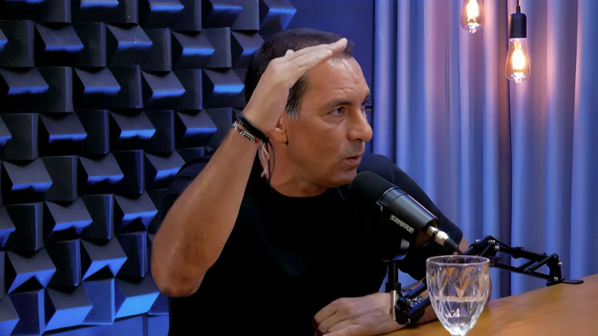 Edmundo indica time que pode renascer no futebol brasileiro