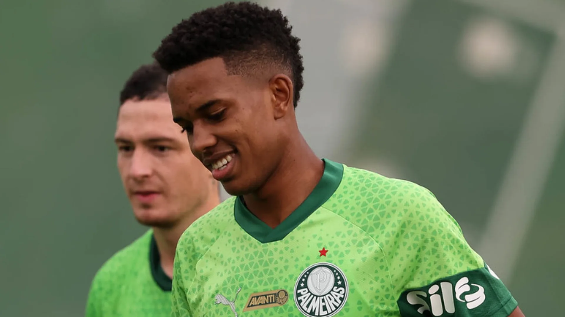 Sormani aponta jogador fora da curva no futebol: “Muito acima do Estêvão”