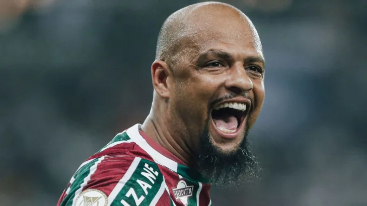 Felipe Melo chama Yuri Alberto de fenômeno, aponta pontos positivos e rebate críticas ao atacante do Corinthians