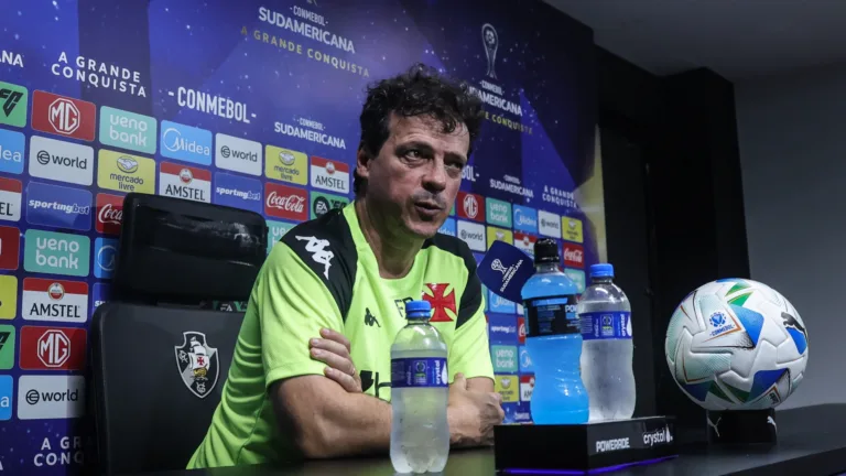 Fernando Diniz rasga elogios a Rayan após jogo do Vasco: “Jogador imperdível na próxima janela”