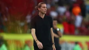 Filipe Luís sai em defesa de Wallace Yan e torcida do Flamengo cobra: “Vamos parar de passar a mão na cabeça”