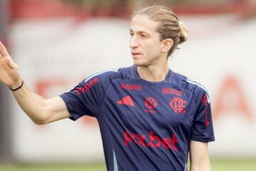 Filipe Luís, em treino no Flamengo