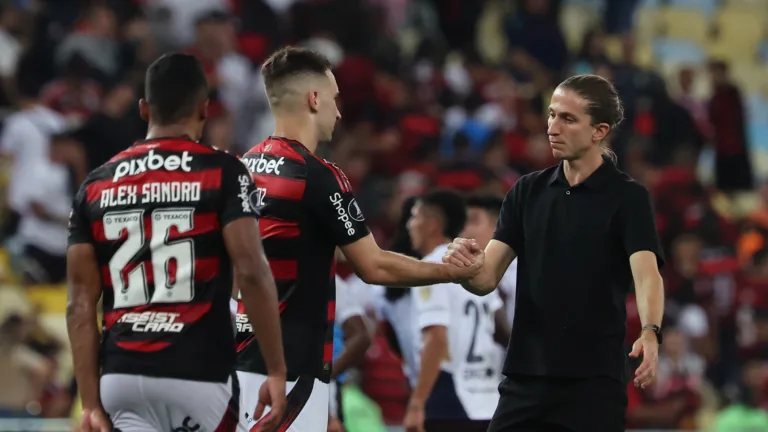 Flávio Prado detona atuação do Flamengo na Libertadores e vê queda física como preocupante