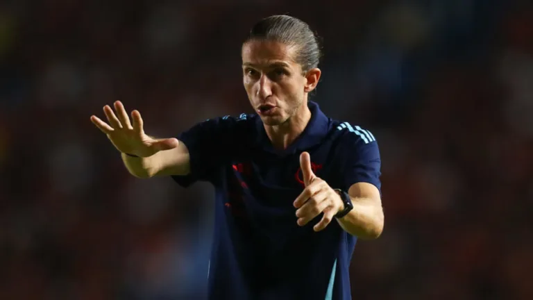 Filipe Luís é sincero sobre mercado da bola do Flamengo: “Chegarão peças para reforçar, sairão outras”