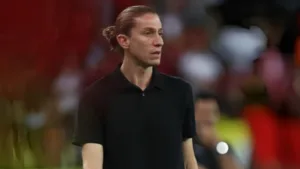 Filipe Luís, do Flamengo, elege goleiro “muito inteligente” no Brasileirão: “Grande momento”