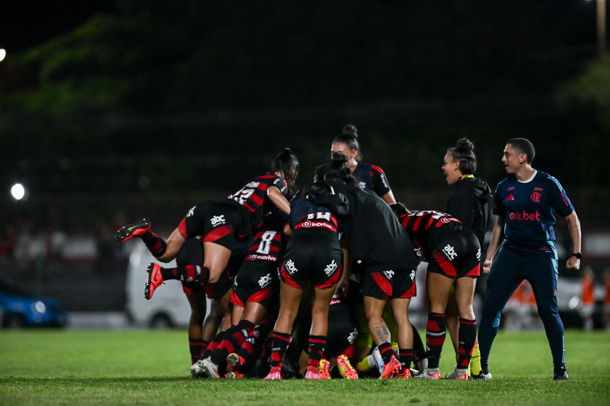 Flamengo x Internacional: onde assistir ao vivo, horário, escalações e histórico do confronto
