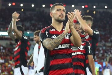 Jogadores do Flamengo comemoram vitória no Brasileirão