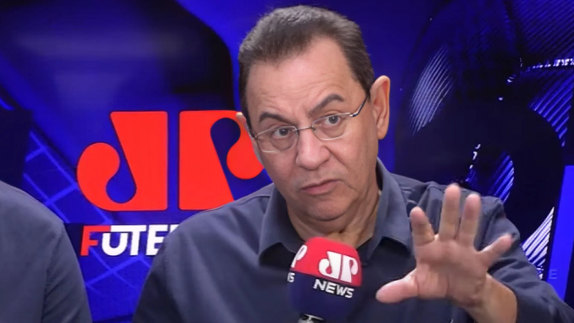 Flávio Prado sinaliza melhor lateral esquerdo do Brasileirão: “Ótima fase”