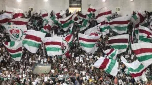 Torcedores do Fluminense provocam o Borussia Dortmund, rival no Mundial de Clubes, em jogo da Sul-Americana