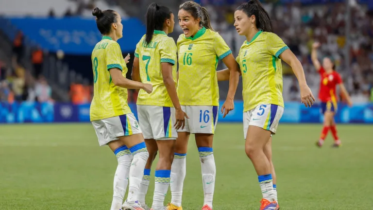 Futebol feminino registra faturamento recorde com venda de jogadoras em 2024
