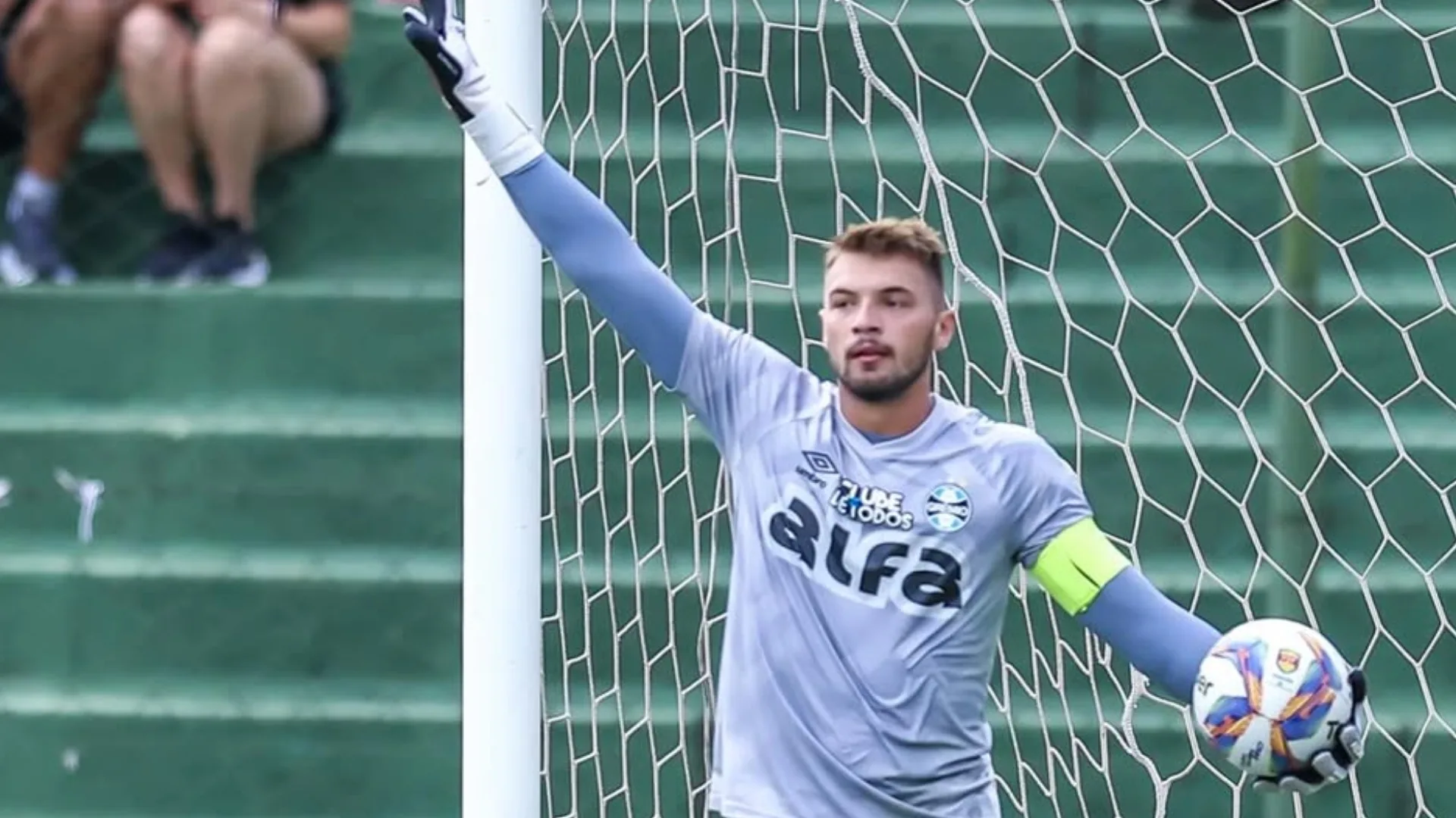 Palmeiras elenca condição para buscar contratação de Gabriel Grando, do Grêmio 