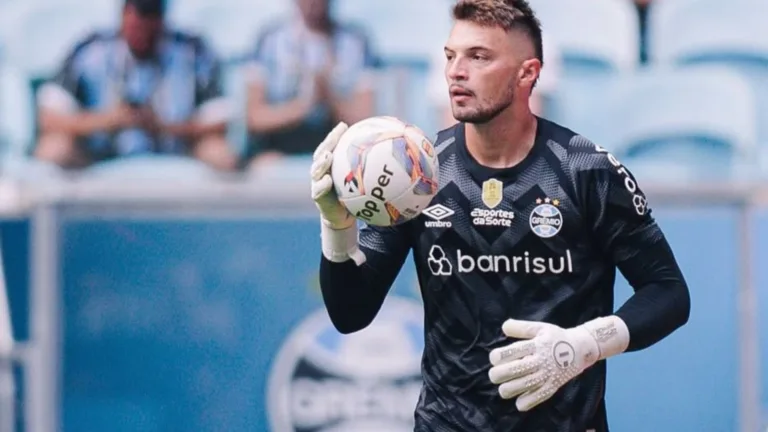 Palmeiras toma decisão sobre negociação com Gabriel Grando, do Grêmio