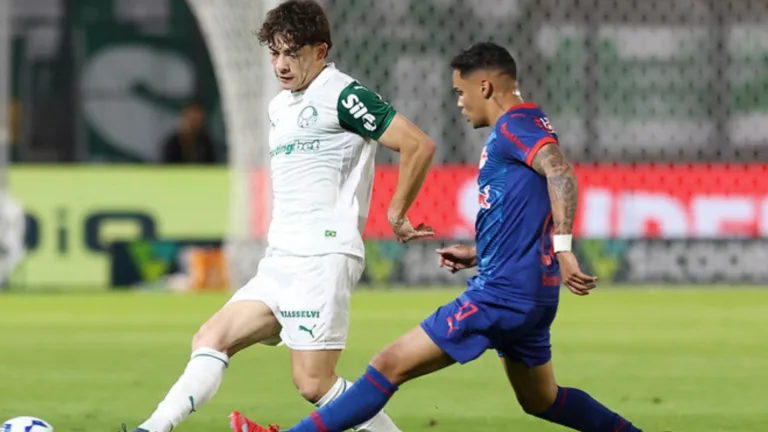 Agustín Giay explica mudança tática no Palmeiras que o fez ser titular absoluto do Verdão