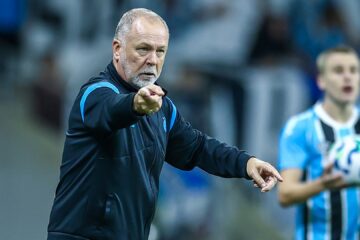 Mano Menezes e Igor Serrote, em jogo do Grêmio na Arena