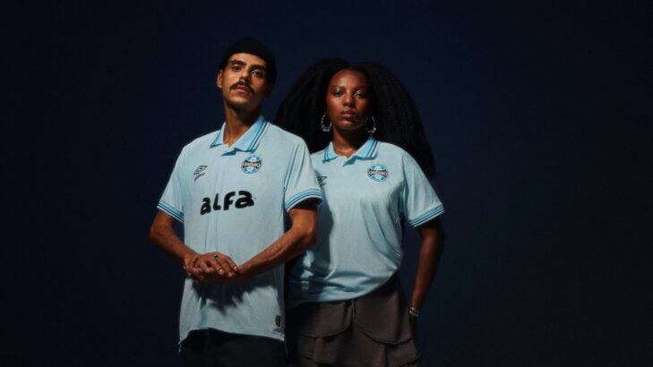 Grêmio lança nova camisa 2 e retoma cor celeste Grêmio lança nova camisa 2 e retoma cor celeste